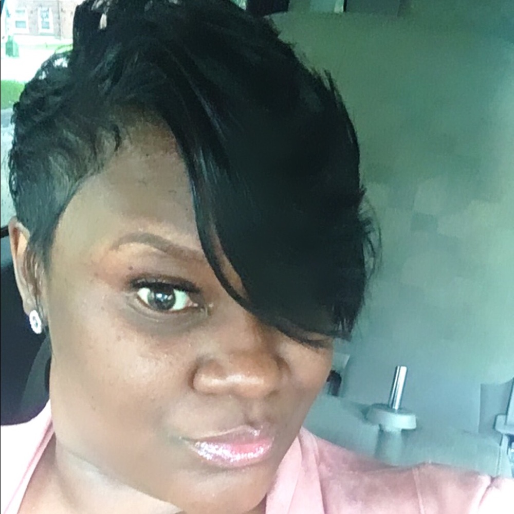 Meet your Posher, Chanel